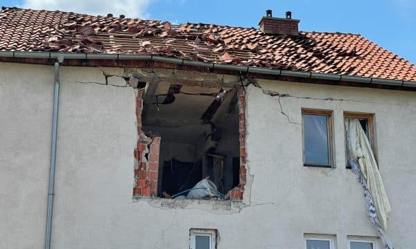 Në Polac të Skenderaj lëndohen tre persona, u shpërthen bojleri në shtëpi (FOTO)