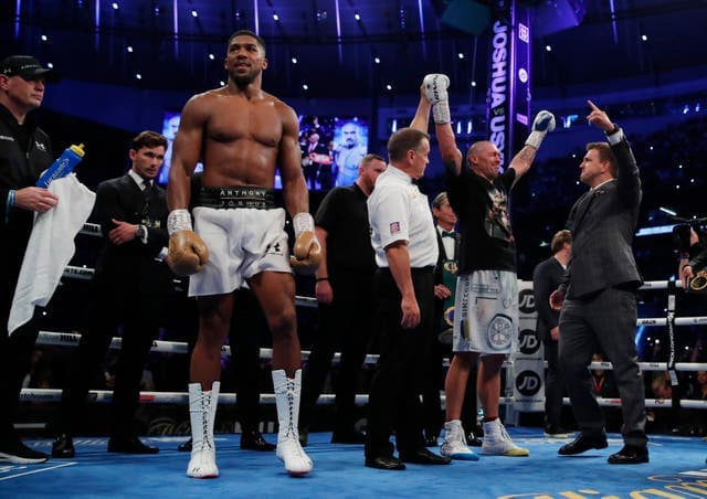Oleksandr Usyk fiton shumë të madhe parash pasi mposhti Joshuan