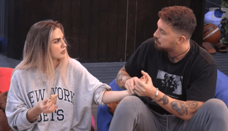 Donaldi harron Borën: Shihet në dush me Beatrixin, dalin ‘skenat e nxehta’ ( VIDEO)