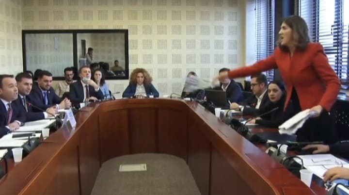 Musliu njofton se do të ngre padi ndaj ministrit Peci