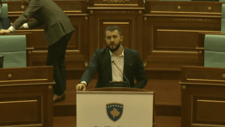 Debat i nxehtë mes Mergim Lushtakut dhe deputetëve të Vetëvendosjes; “Po ia ndalni ujin Drenicës, për inate politike”