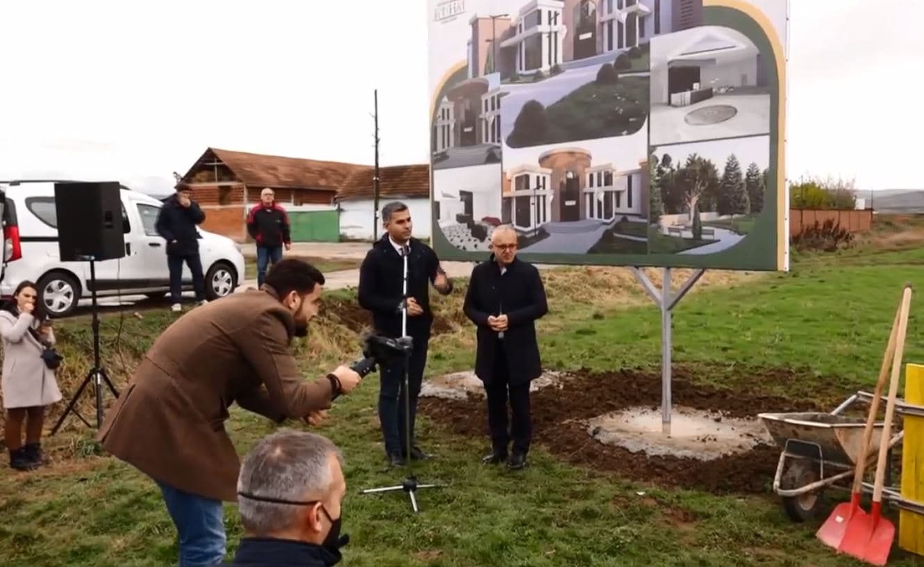 Vihet gurthemeli i Qëndrimit Ditor për të moshuarit dhe kuzhinës humanitare në Vushtrri