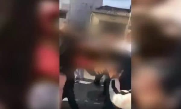 Rrahja masive mes të rinjve në Skënderaj, deklarohet Policia