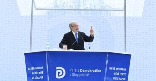 Sali Berisha rimerr drejtimin e PD-së pas 9 vitesh