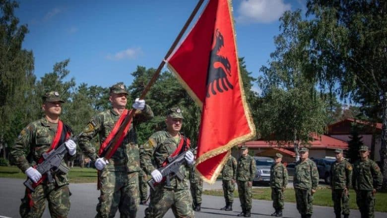 Koloneli shqiptar: Nëse do ketë luftë në Ukrainë, gati t’i bashkohemi SHBA-së kundër Rusisë