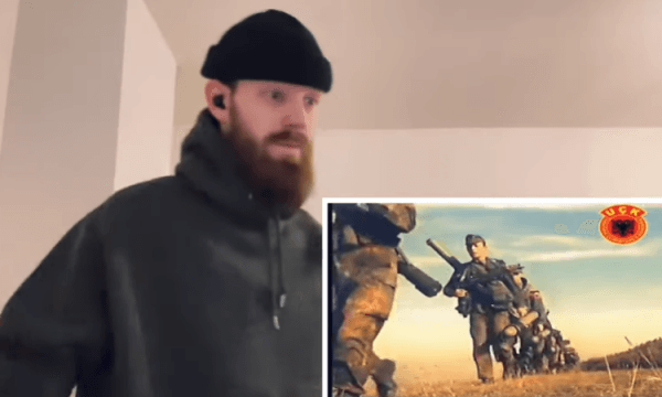 Anglezi dëgjon për herë të parë Marshin e UÇK-së, do të befasoheni me reagimin e tij