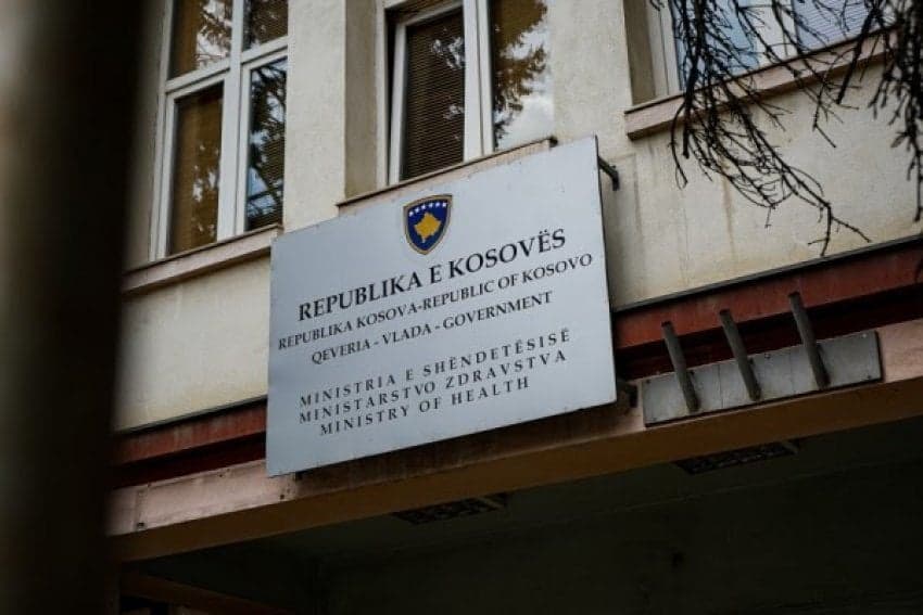 MSh-ja shpjegohet për “kushtin kufitar” me tri vaksina