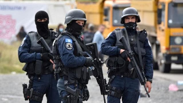 Njësia Speciale niset drejt Mitrovicës, rri në gjendje gatishmërie për nesër (VIDEO)