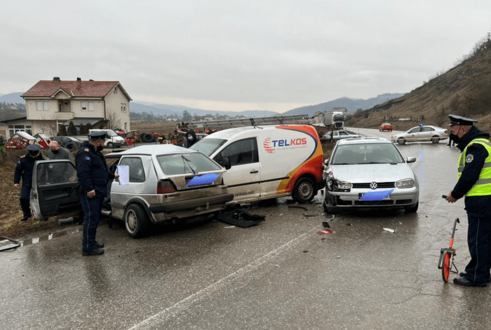 Dy të vdekur dhe 9 të lënduar në aksidentin e rëndë në rrugën Prishtinë