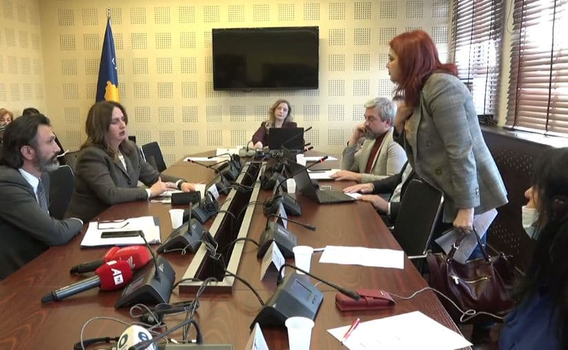 Eliza Hoxha lëshon mbledhjen e Komisionit pas përplasjes me Ardian Golën