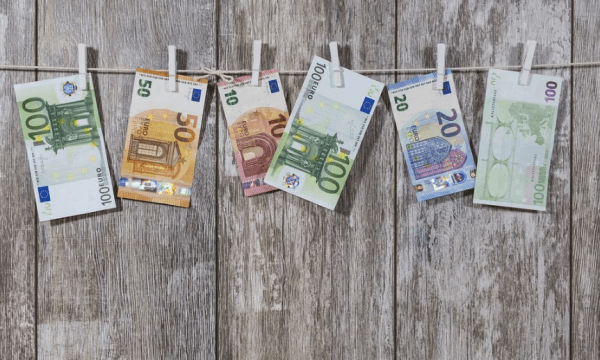 Qeveria austriake ndan nga 150 euro për afro 300 mijë persona