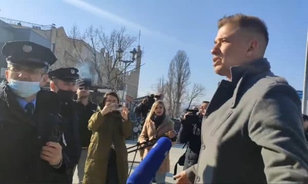 Serbi kalon Urën e Ibrit për të “votuar” në Mitrovicë të Jugut, Policia i flet vetëm shqip dhe e kthen mbrapsht