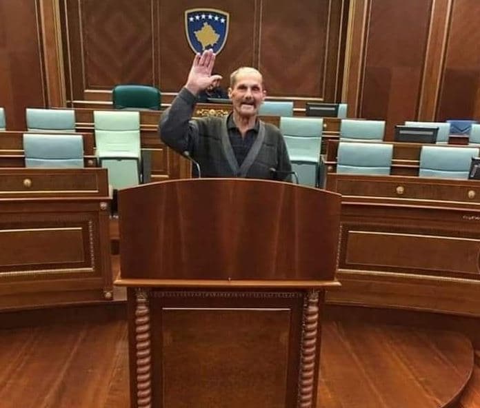 Ndërron jetë babai nga Likoci i Skenderajt, që në luftë iu vranë katër djem dhe dy nipa ( FOTO)