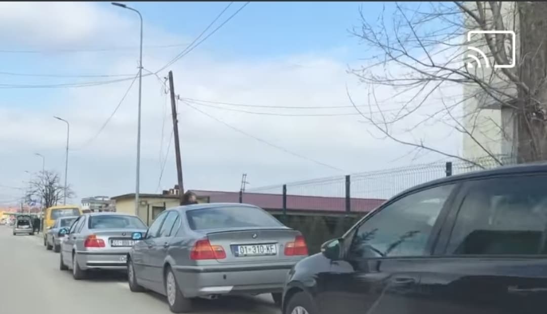 Panikë lufte në Skenderaj, kolona të gjata tek mullinjtë për miell, reagon Fadil Nura ( FOTO)