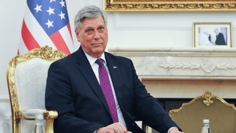 Ish-ambasadori amerikan: Koha që shtetet neutrale të aplikojnë në NATO, Kosova të njihet nga pesë vendet e BE’së