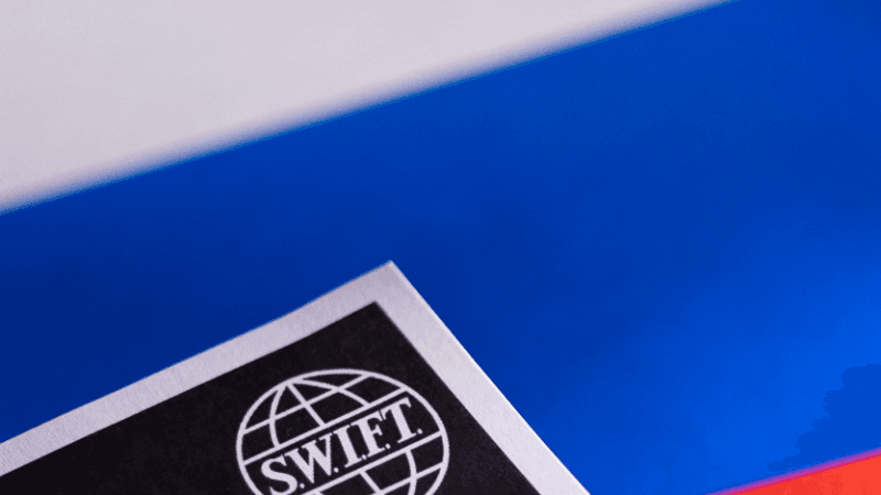 Featured image for E konfirmuar: Rusia përjashtohet nga SWIFT, ngrihen asetet e oligarkëve rusë