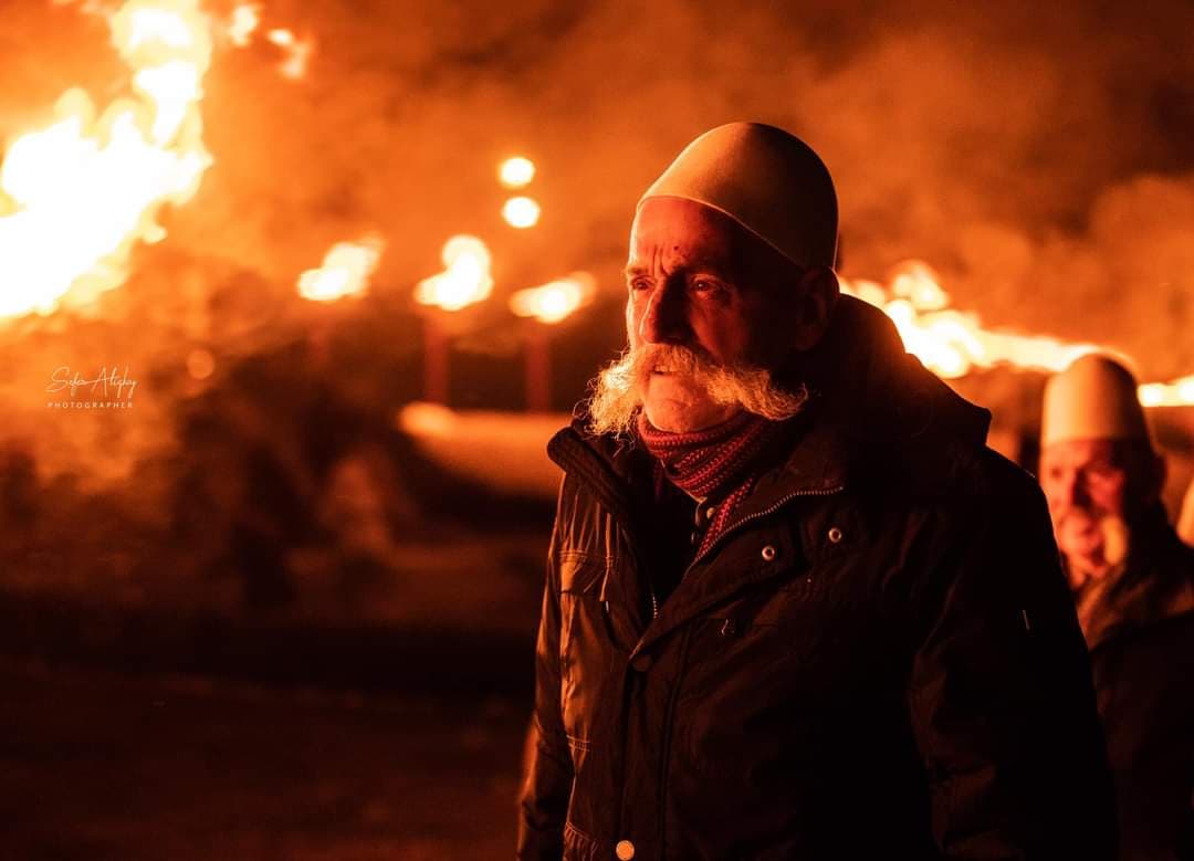 Ndizen flakadanët e lirisë në kujtim të komandantit legjendar Adem Jashari
