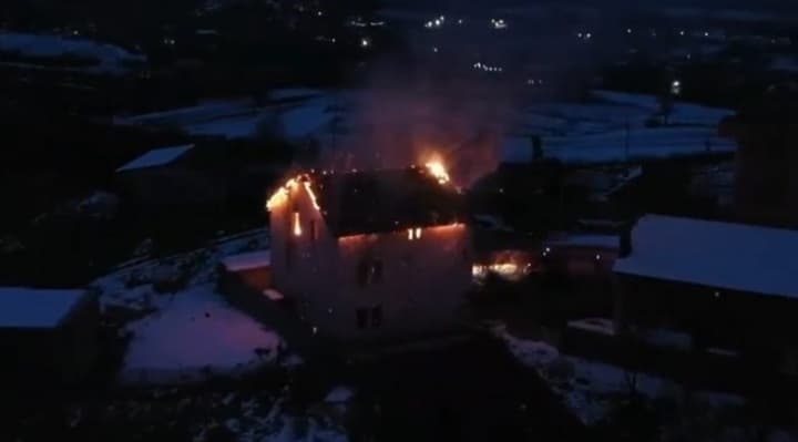 Digjet një shtëpi në Polac të Skenderajt