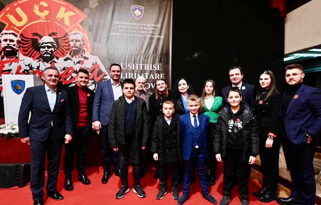 Osmani, Konjufca e Kurti takojnë pasardhësit e familjes Jashari: Jeta triumfoi mbi vdekjen