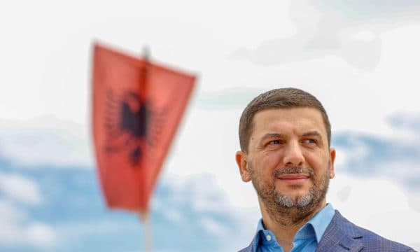 Memli Krasniqi viziton Hashim Thaçin dhe Kadri Veselin, shpalosë detaje nga Haga