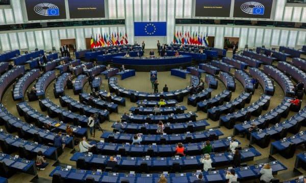Eurodeputetët letër Komisionit Evropian: Ngrini negociatat dhe ndërprisni ndihmat për Serbinë
