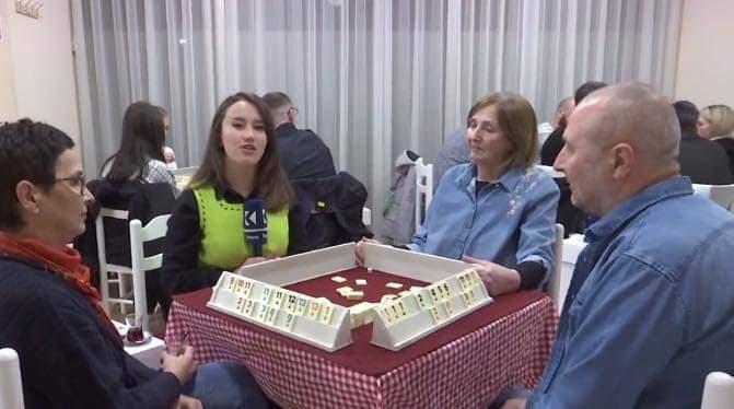 Në Mitrovicë hapet kafeneja ku edhe gratë luajnë me gurë deri gati në syfyr