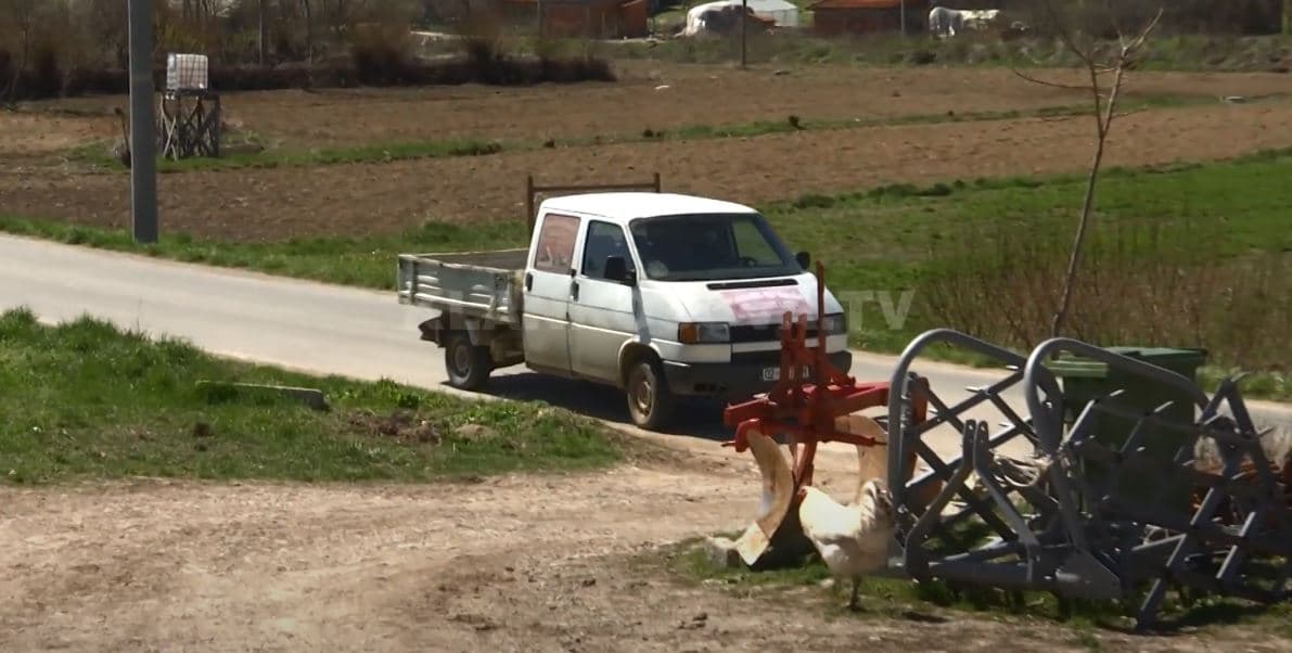 Ndodh në Skenderaj, çelësat i la në kamionetë, hajnat ia morën, por s’ia vodhën dot (VIDEO)