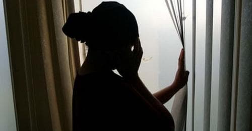 Rrëfimi i gruas që e dhunuan serbët gjatë luftës: Familja e burrit nuk më pranoi të kthehem, vjehrri më ka ra shuplakë