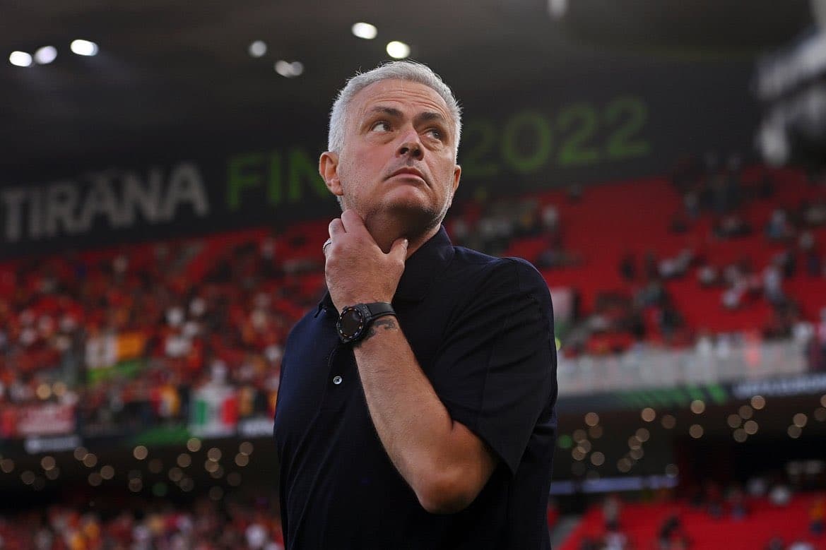 Featured image for Mourinho arrin në “Air Albania”, vjen me veprimin interesant në drejtim të tifozëve