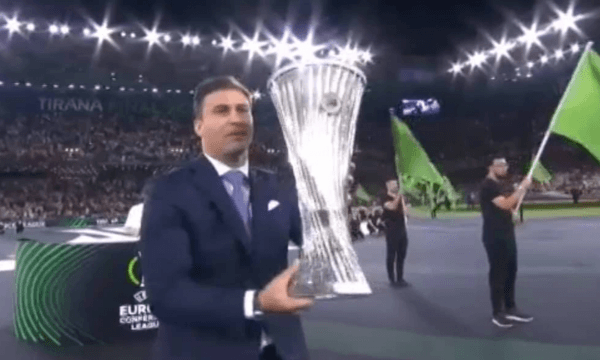 Lorik Cana e prezanton trofeun në “Air Albania Stadium”, fillon finalja historike mes Romës dhe Feyenoordit
