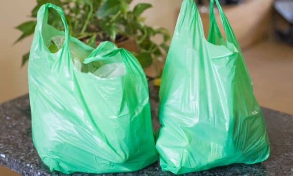 Shqipëria ndalon përdorimin e qeseve plastike nga sot