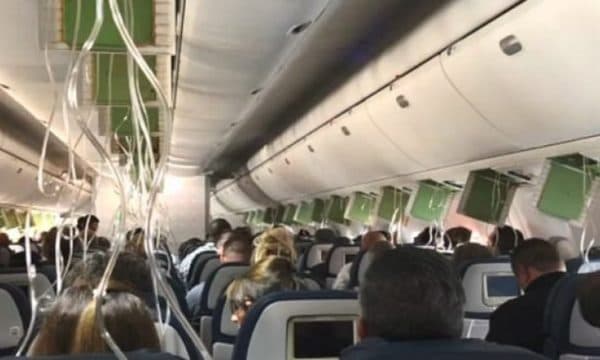 “Sekreti” i fshehur në derën e tualetit të avionëve që askush nuk e kishte vënë re