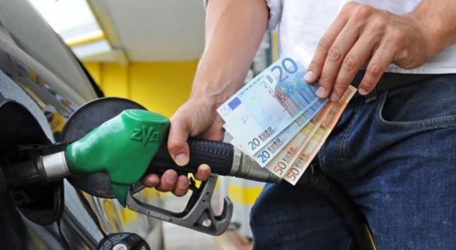 Publikohen çmimet e derivateve për sot, lirohet nafta
