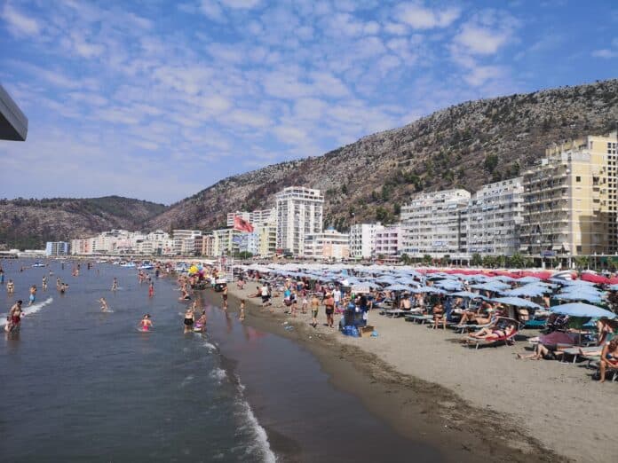 Kosovarët pushtojnë Shëngjinin dhe Durrësin për vikend