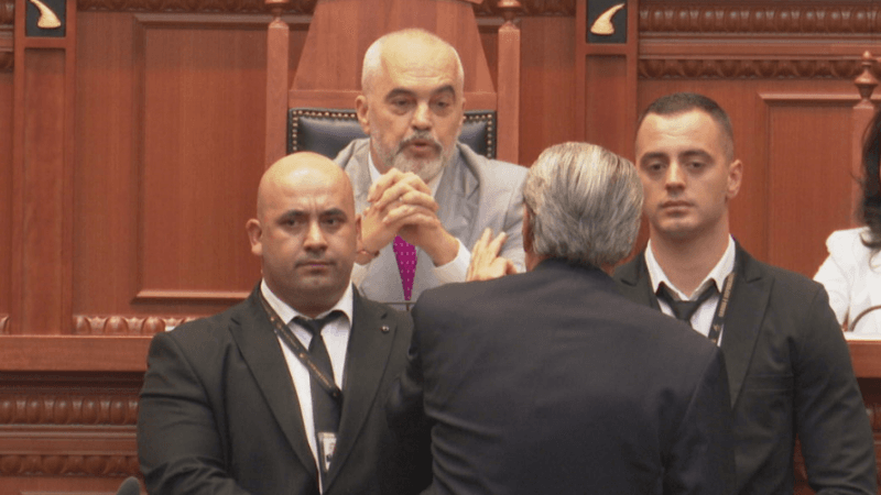 Eskalon situata, përplasen Berisha dhe Rama: ‘O burracak, o i pafytyrë’