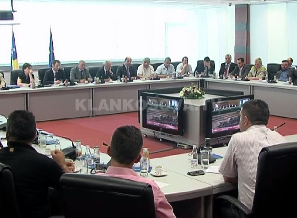 Kush festoi në qeveri për vendimin e GjND-së? (VIDEO)