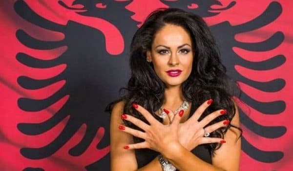 Flet edhe njëherë modelja kosovare që iu publikua videoja intime: Ai që ma publikoi, është personazh publik
