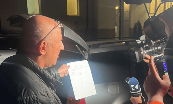 Dhëndri i të moshuarës: E ka humbur djalin 17 vjeç në luftë, për rrahjen s’mundi t’i tregonte asgjë vajzës