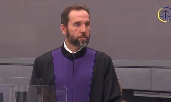 “Dorëheqja e Smith tregon se aktakuzat janë ngritur pa fakte, duhet të bëhen hetime për zyrën e prokurorit”