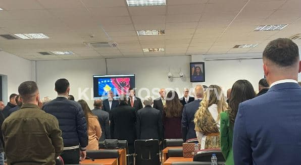 Tre ish-presidentët e Shqipërisë shpallen “Qytetar Nderi” nga komuna e Drenasit (FOTO)
