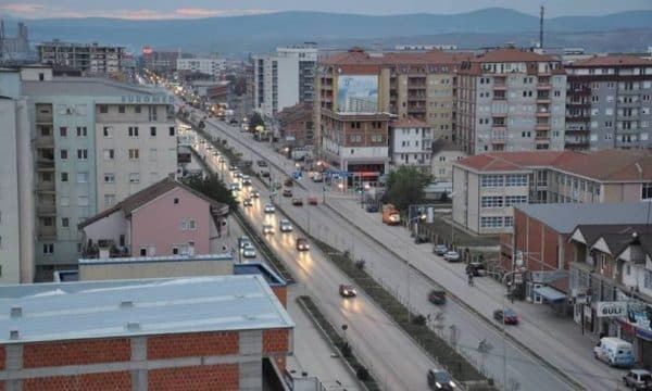Fushë-Kosovë, lëndohet me mjete të forta një i mitur – policia po interviston një person