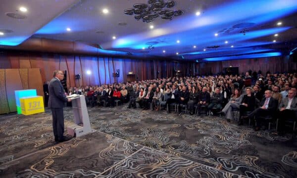 Bedri Hamza takon numër të madh punonjësish shëndetësorë, premton 1.5 miliardë euro investime në shëndetësi për 4 vjet