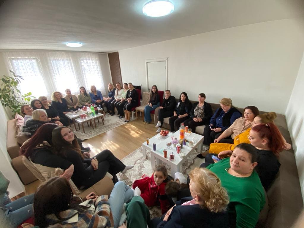 Gratë e Vojnikut mirëpresin gratë e PDK-së