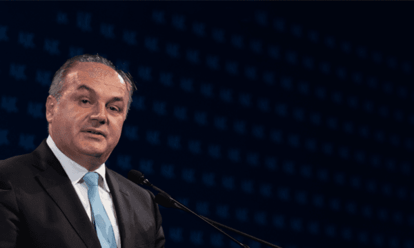 Enver Hoxhaj e zë ngusht Albin Kurtin: Unë nënshkrova marrëveshjen SOFA me SHBA-në para 12 vitesh, ti atëherë gjuaje me gurë institucionet