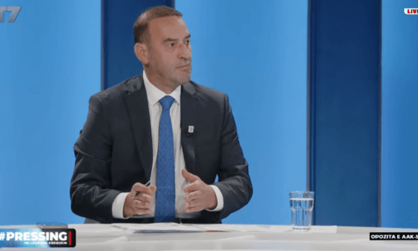 Haradinaj i reagon Konjufcës: Votuat me Srpska’n kundër UÇK’së, i falët tokë Manastirit, miliona për rrymë po i çoni në Serbi me mafien tuaj