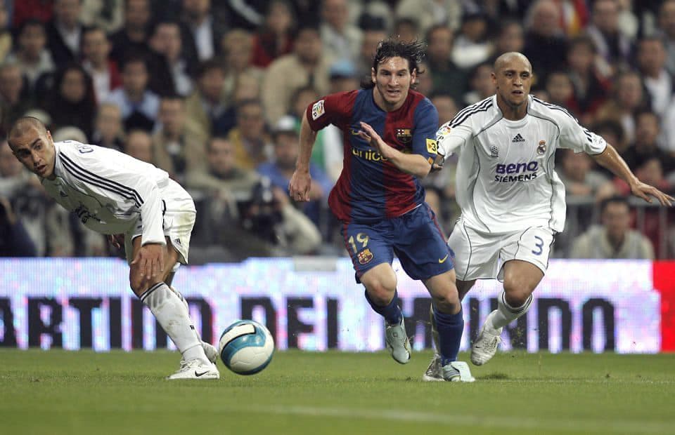 Roberto Carlos i kujton vështirësitë e përballjes me Messin