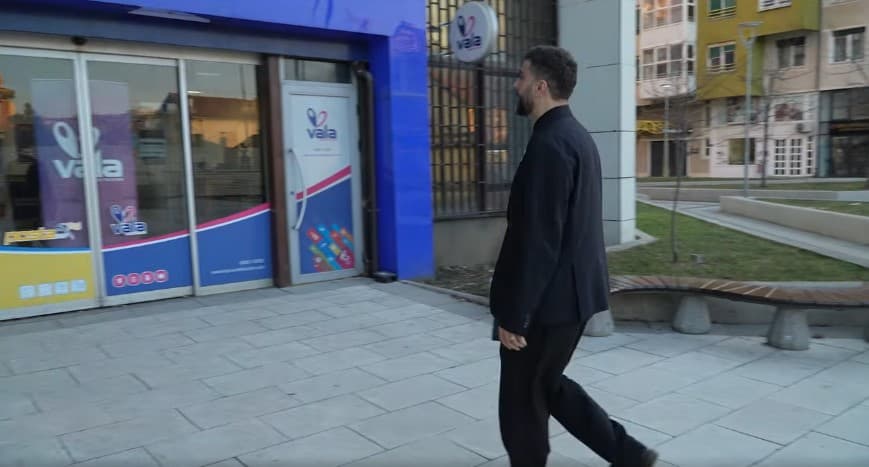 Behrami ia dërgon Gjykatës Speciale flamurin dhe stemën e Kosovës përmes postës, kërkon të vendosen në objektin e Gjykatës