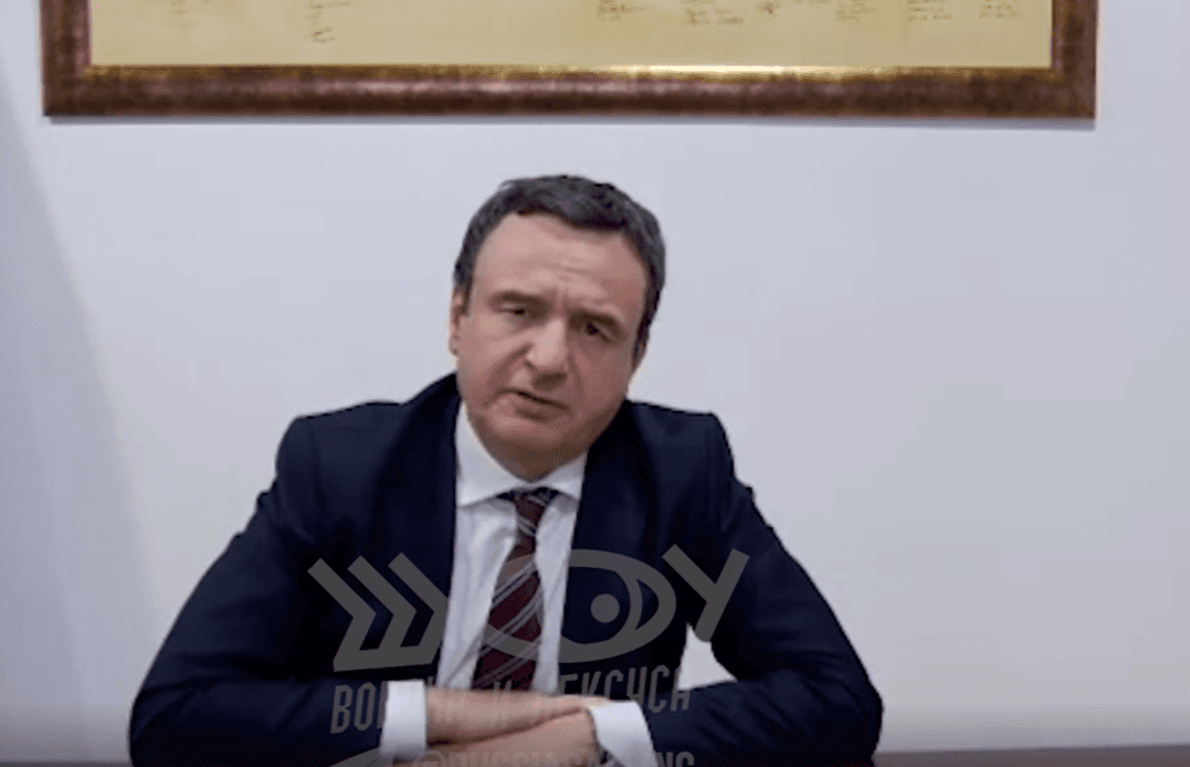 Kurti bie pre e një “pranku” – Flet me dy komedianë rus teksa mendon se po flet me presidentin e Letonisë, i tregon për planet e Kosovës