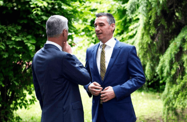 Deputeti i PDK-së uron Veselin për ditëlindje, publikon një foto të tij me Thaçin