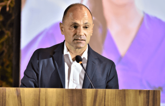 Filipçe: Të rinjtë e Maqedonisë së Veriut nuk e meritojnë një qeveri që ua vjedh të ardhmen